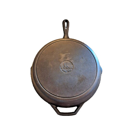 LODGE 10SK‎ Cast Iron Skillet 10" Frying Pan Double-Handle Pour Spouts USA - Picture 2 of 5